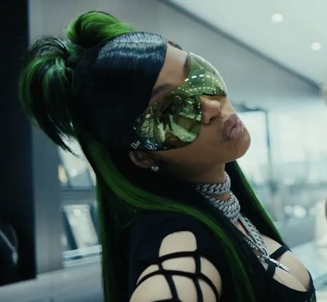 Black And Green Hair, Crystal Bead Jewelry, Green Highlights, Fairy Aesthetic, Rap Aesthetic, Baddie Hairstyles, Iconic Women, Cardi B, Black Girls Hairstyles