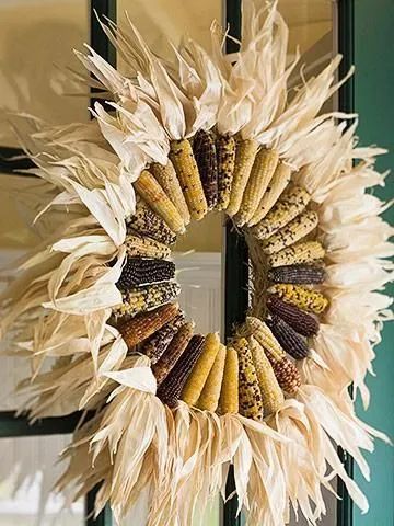 Indian Corn Wreath Fall Decorating Ideas You Can Actually Afford Holiday Decor Thanksgiving, Straw Wreath, Creative Wreaths, Holiday Wreaths Diy, Pumpkin Topiary, Modern Wreath, Pretty Wreath, Modern Fall, Wreaths Diy