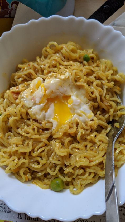 Maggi Noodles with poached egg Maggi Pic, Cup Noodles Snap, Noodles Pic, Maggi Snap, Noodles Snap, Egg Snap, Indian Noodles, Ramen Flavors, Maggi Noodles