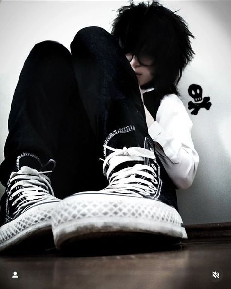 Emo Boy 2000s, Emo Boys 2000s, Emo Boy Aesthetic, Emo Boy Pfp, Emo Scene Outfits, Scene Guys, Emo People, Emo 2000s, Scene Boys