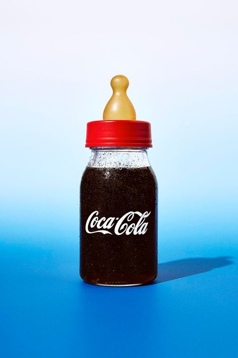 Fruit Water Bottle, Cola Wars, Coca Cola Cake, Cola Cake, Drinks Brands, Coke Cola, Coke Bottle, Pepsi Cola, Coca Cola Bottle