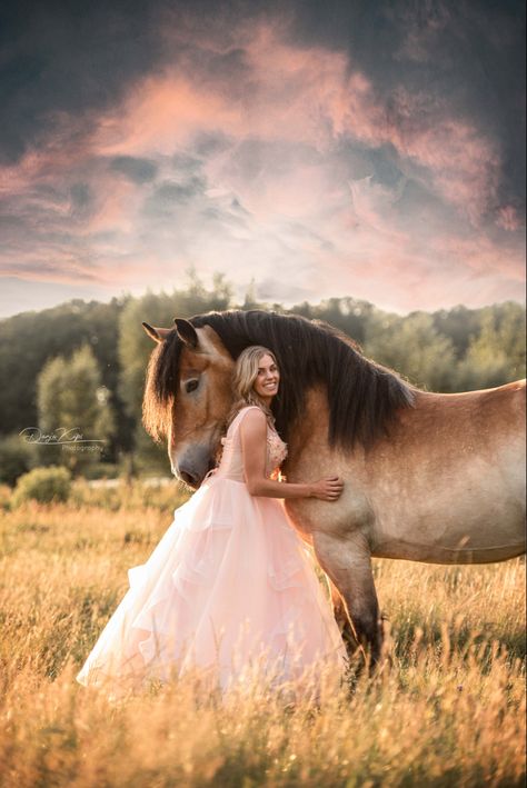 Horse and a girl in a field in a dress Princess Horse Photoshoot, Flowy Dress Photoshoot With Horse, Horse Photoshoot Ideas Dress, Horse Prom Pictures, Senior Horse Photography, Horse Shoot, Quinceañera Photoshoot Ideas, Horse Photoshoot Ideas, Equine Photography Poses