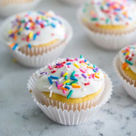 Glaze For Cupcakes, Glazed Cupcakes, Cupcake Glaze, Easy Glaze Recipe, Easy Cupcake Frosting, Cupcake Icing Recipe, Picky Bits, Cupcake Frosting Recipes, Easy Icing