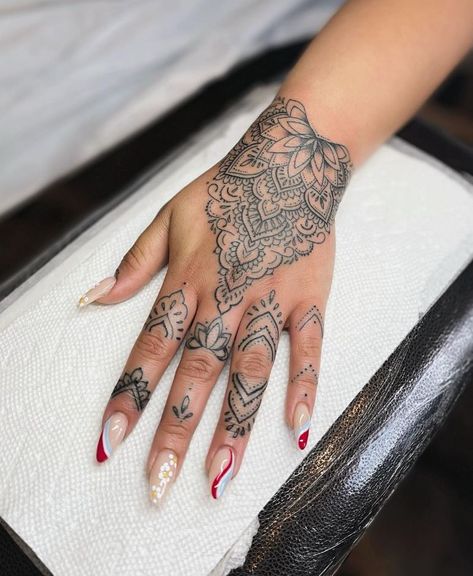 Cool Hand Tattoos, Finger Tattoo Ideas, Ornamental Tattoos, Mandala Hand Tattoos, Finger Tattoo For Women, Hand And Finger Tattoos, Pretty Hand Tattoos, Ornamental Tattoo, Hand Poked Tattoo