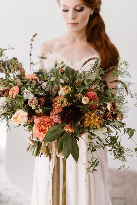 wild organic bouquet - photo by Lindsay Hackney Photography https://ruffledblog.com/the-ultimate-garden-lover-bridal-inspiration Orange Wedding Colors, Wedding Flower Guide, Diy Bridal Bouquet, Flowers And Greenery, Practical Wedding, Fall Wedding Bouquets, Diy Wedding Bouquet, Fall Wedding Flowers, Orange Wedding