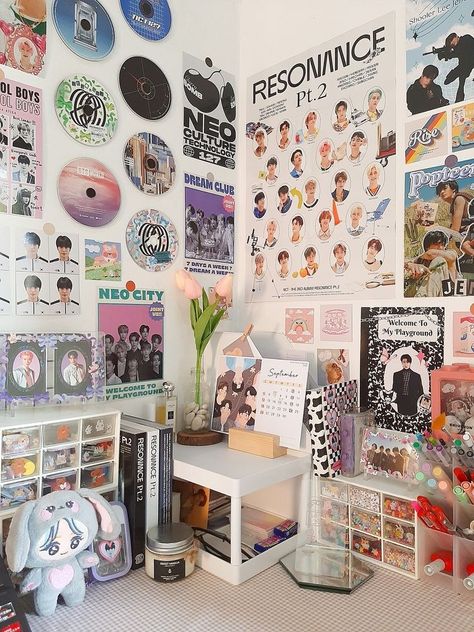 Kpop Desk, Army Room Decor, Study Desk Decor, Pastel Room Decor, Army Room, Pastel Room, Pinterest Room Decor, Study Room Decor, Room Goals