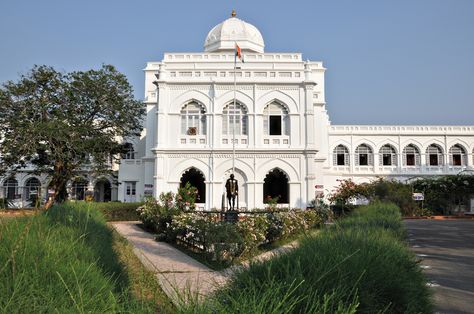 Gandhi Museum – #Madurai - One of the Five in the Country Celebrating the Life of Father of Our Nation - #Madurai, its people and sightseeing in the city were all agreeing with me, and I was having so much fun that there was no other place in the world where I would want to be other than in Madurai. #travel #attraction #destination Life Of Mahatma Gandhi, South India Tour, Mother India, Memorial Museum, India Tour, Cultural Activities, Madurai, Tourist Places, South India