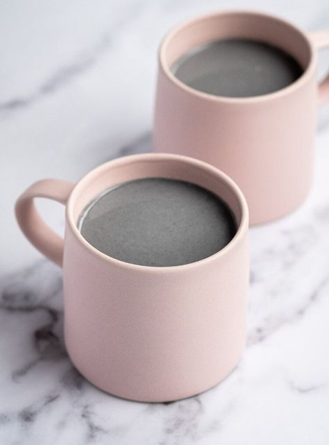 Black Sesame Milk, Soy Milk Recipes, Sesame Milk, Sesame Recipes, Sesame Seeds Recipes, Cauliflower Potato Soup, Boba Tea Recipe, Make Almond Milk, Bubble Tea Shop