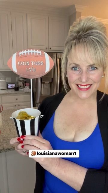 49ers Birthday Party, Football Themed Snacks, Football Party Treats, Diy Football Party, Football Theme Birthday, Football Watch Party, Super Bowl Decorations, Dolphin Party, Football Party Decorations