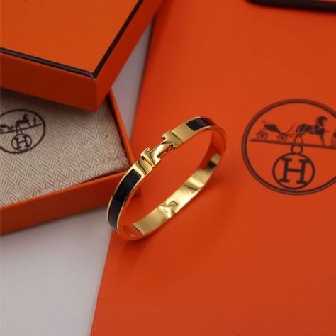 ♔ Hermès Foot Ball, Hermes Jewelry, Purple Wallpaper Iphone, Luxe Jewelry, Fancy Jewellery, Stylish Watches, Future Plans, Purple Wallpaper, Girly Jewelry