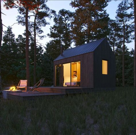 Cabin Aesthetic Exterior, Scandinavian Cabin, Shed Tiny House, Building A Cabin, Shed To Tiny House, House Shed, Tiny Cabins, Tiny Cottage, Modern Tiny House