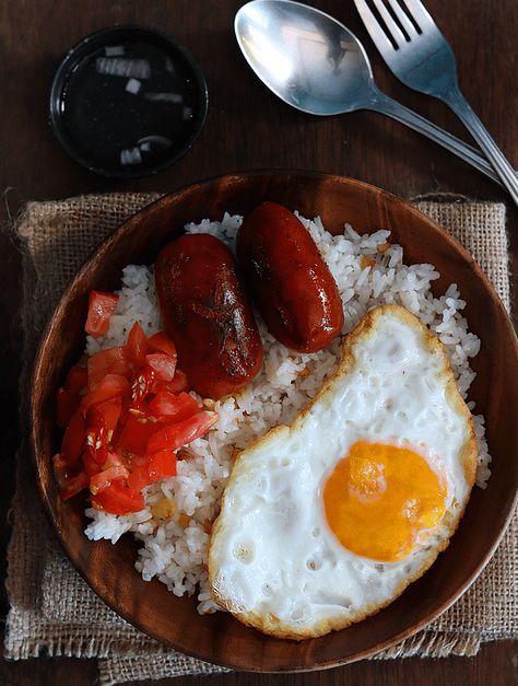 Filipino Breakfast Aesthetic, Silog Meals Ideas, Longsilog, Pinoy Breakfast, Pilipino Food Recipe, Silog Meals, Flatlay Food, Filipino Street Food, Diner Food