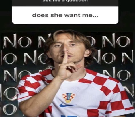 Football Memes Funny, Fifa Funny, Funny Soccer Pictures, Breaking Bad Funny, Soccer Jokes, Kobe Bryant Pictures, I Love Sleep, Luka Modric, Soccer Memes