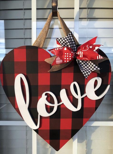 Valentines Wreath Ideas, Valentines Day Door Hanger, Valentine Door Hanger, Valentines Day Door, Tag Signs, Circle Signs, Valentine Wood Crafts, Font Love, Diy Valentines Day Wreath