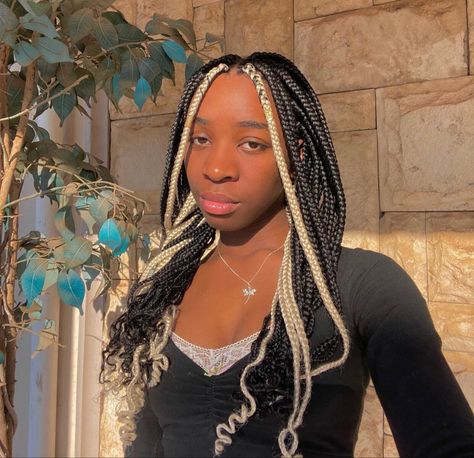 Black Box Braids With Blonde Front Pieces, Box Braids With Money Pieces, Money Piece Box Braids, Braids With White Highlights, Braiding Pattern For Box Braids, 2 Color Box Braids, Black And Blonde Box Braids, Peekaboo Box Braids, Poc Hairstyles