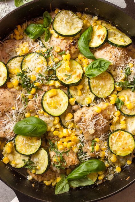 One-Pan Chicken with Zucchini and Corn - roasted chicken with zucchini and corn made with just a handful of ingredients. Perfect for summer nights | littlebroken.com @littlebroken Chicken And Zucchini Recipes, Chicken And Veggie Recipes, Chicken With Zucchini, Chicken And Zucchini, Zucchini Corn, Recipes Zucchini, Searing Meat, Chicken Zucchini, One Pan Chicken