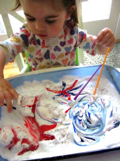 simple red white and blue sensory activity for kids | paint and shaving cream fireworks Shaving Cream Fireworks, Bonfire Night Activities, Bonfire Night Crafts, Homemade Moon Sand, July Activities, Fireworks Craft, Water Games For Kids, Sensory Activities Toddlers, Nursery Activities