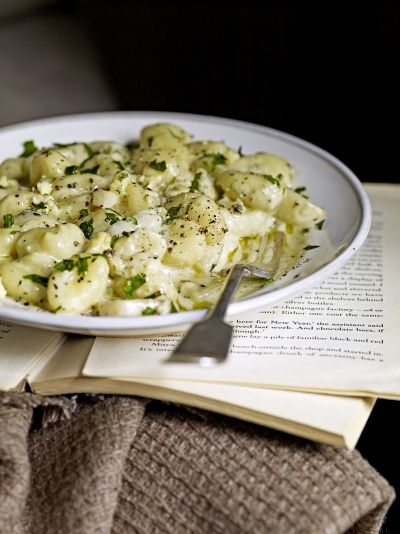 Stilton & Pear Gnocchi | Fruit Recipes | Jamie Oliver#gh1vUO8EssocQ2xl.97#gh1vUO8EssocQ2xl.97 Winter Pasta, Vegetarian Roast, Restaurant Lunch, Making Gnocchi, Gnocchi Recipe, Dinner Recipes For Two, Jamie Oliver Recipes, Cheese Pairings, Recipes For Two