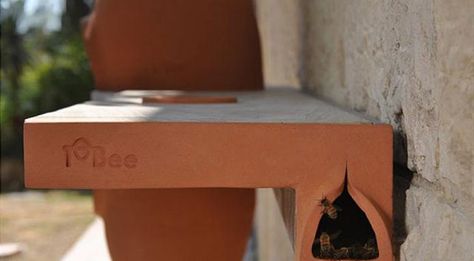 Backyard Beehive, Urban Beekeeping, Raising Bees, Backyard Beekeeping, Urban Gardens, Garden Help, Modern Backyard, Objet Design, Urban Farming