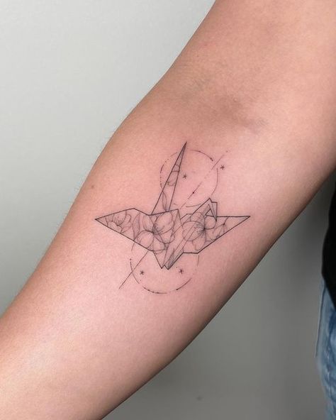 Fine Line Art on Instagram: "A paper crane inspired by the Japanese 1000 paper crane legend & with a special meaning for Sheena 🌸 #papercrane #1000papercranes #papercranetattoo #finelinetattoo #finelinetattooing #sydneyfineline #tattooideas #fineliner" Paper Crane Tattoo Design, Fine Line Paper Crane Tattoo, Fine Line Crane Tattoo, Paper Crane Tattoos, Japanese Fine Line Tattoo, Crane Tattoo Japanese, Origami Crane Tattoo, Paper Crane Tattoo, 1000 Paper Cranes