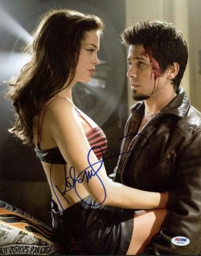 Rose (Pink) Mcgowan Planet Terror Signed Authentic 11X14 Photo PSA/DNA #W24443 Cherry Darling, Planet Terror, Angelina Jolie Movies, Freddy Rodriguez, Rose Mcgowan, Elvis And Priscilla, Robert Rodriguez, Badass Women, Quentin Tarantino