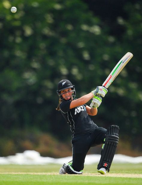 June 14 2018 - 17-year-old New Zealand cricketer Amelia Kerr breaks the world record for the highest score ever made in a women's ODI with a blistering knock of 232* in an ODI against Ireland Amelia Kerr, Womens Cricket, Cricket Photo, Cricket Women, Black Cheerleaders, Smriti Mandhana, Kane Williamson, Genelia D'souza, American High School