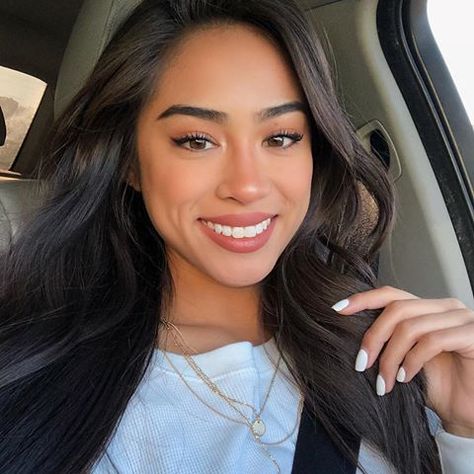 Mexican 🇲🇽 and Filipina 🇵🇭 @savpalacio Hispanic Makeup, Asian Latina, Mexican Makeup, Pretty Makeup Looks, Mexican Women, Mexican Girl, Natural Makeup Looks, Girls Makeup, Pretty Makeup