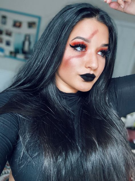 Kylo ren themed makeup Kylo Ren Makeup Look, Dark Side Makeup Star Wars, Sith Inspired Makeup, Female Kylo Ren Cosplay, Star Wars Sith Makeup, Female Sith Makeup, Darth Maul Inspired Makeup, Star Wars Themed Makeup, Female Kylo Ren Costume