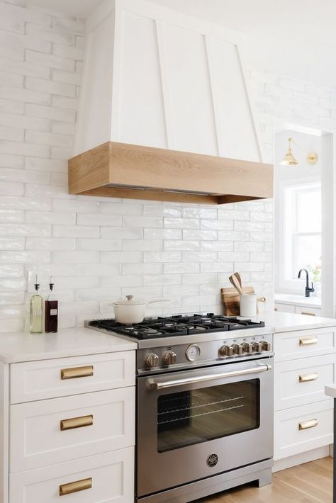 40 Farmhouse Range Hood Ideas to Create the Perfect Kitchen White Wood Range Hood, Olive Green And Natural Wood Kitchen, Kitchen Hood Design Wood, Natural Wood Range Hood, Range Hood Ideas Farmhouse, Oak Range Hood, Kitchen Hood Range, Farmhouse Range, Wood Range Hoods