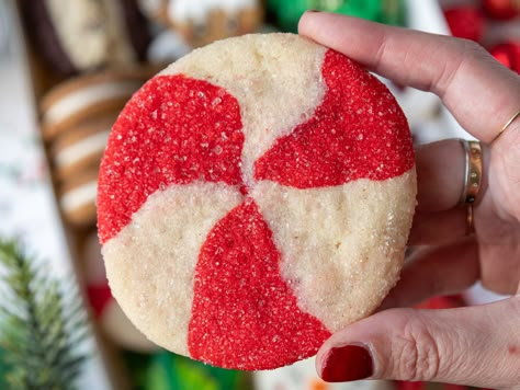 Peppermint Swirl Sugar Cookies Swirled Sugar Cookies, Red And White Cookies, Peppermint Swirl Cookies, Christmas Sweets Ideas, X Mas Cookies, Xmas Cookie Recipes, Biscuits Noel, Swirl Sugar Cookies, Peppermint Christmas Cookies