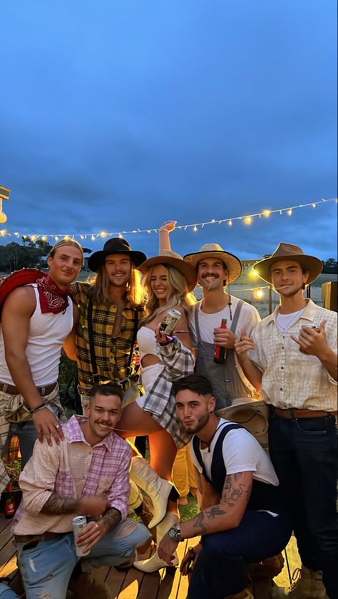 Farm Party Aesthetic, Wild West Aesthetic Party, Rodeo Party Ideas Western Theme, Western Aesthetic Party, Cowboy Theme Party For Adults Outfits, Country Party Aesthetic, Farm Party Outfit, Country Theme Party Outfit, Western Theme Party Outfit