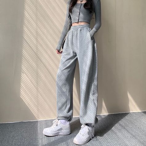 Gray Sports Pants, Oversized Sweatpants, Sweatpants For Women, Joggers Outfit, Sports Pants, 가을 패션, Type Of Pants, Mode Streetwear, Girl Style