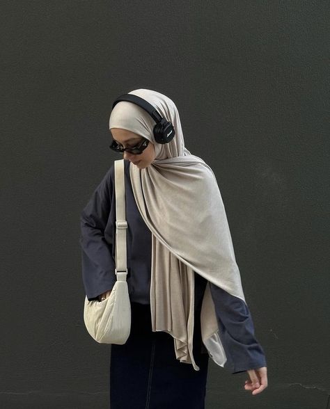 Hijab Trend, Stile Casual Chic, Hijabi Outfit, Trend 2023, Modern Hijab Fashion, Modesty Outfits, Hijab Trends, Muslim Outfits Casual, Muslim Fashion Hijab Outfits