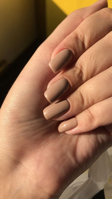 Nails Plain Design, Nude Plain Nails, Simple Beige Nails, Cute Plain Nails, Plain Nude Nails, Beige Nude Nails, Nude Nails Aesthetic, Beige Nails Ideas, Pretty Nude Nails