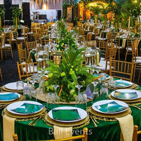 African Traditional Wedding Decoration, Sky Birthday Party, Traditional Wedding Theme, Nigerian Wedding Decor, Outdoor Reception Decorations, Debutante Party, Green Decor Ideas, Wedding Walkway, Flower Arrangements Ideas