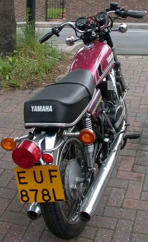 Royal Enfield Tank Design, Rd350 Yamaha, Royal Enfield Old Model, Bsa Gold Star 650, Yamaha Rd 350, Yamaha Rxz, Yamaha Rd350, Classic Indian Motorcycle, Yamaha Rx100