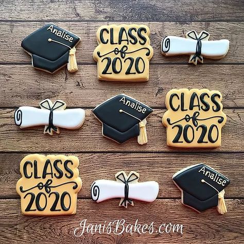 Graduation Cookies Decorated, Graduation Cap Cookies, Diploma Cookies, Cookies Personalized, Custom Treats, Graduation Party Desserts, Graduation Treats, High School Graduation Party Decorations, College Grad Party