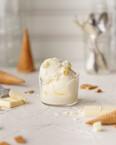 Homemade White Chocolate Ice Cream, White Chocolate Ice Cream, Butter Pecan Ice Cream, Chocolate Ice Cream Recipe, White Chocolate Bar, Pistachio Ice Cream, White Chocolate Mousse, Mint Ice Cream, No Churn Ice Cream