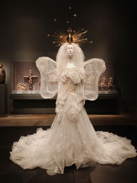 Inside "Heavenly Bodies: Fashion and the Catholic Imagination." Photo: Whitney Bauck/Fashionista Catholic Fashion, Spring Costume, Heavenly Bodies Fashion, Heavenly Bodies, Museum Fashion, Christian Dior Haute Couture, Silk Tulle, Dior Haute Couture, Donatella Versace