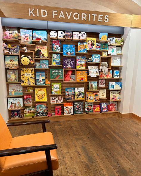 We interrupt this content to bring you the @barnesandnoble in the Danbury Mall. I wanted to sit in here for hours🫶🏼📖📚✨ 🏷️ #barnesandnoble #barnesandnoblecafe #harrypotter #book #bookish #bookstagram #aesthetic #modern #reading #read #readmorebooks #booklover #bookstore #hallieparker #theambrosiaproject #booktok #vinylcollection Book Store Layout, Small Used Bookstore, Children’s Bookstore, Book Shop London, London Book Store, Book Bus, Book Mobile, Bookstagram Aesthetic, Bookstore Ideas