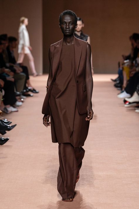 Hermes Runway, Grace Wales Bonner, Minimal Clothes, High Class Fashion, Vampire's Wife, The Vampires Wife, Catherine Walker, Icon Fashion, Designer Runway