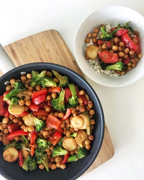 Easy Chickpea Stir-fry Meal Times, Canned Chickpeas, Meal Prepping, Chickpeas, Weeknight Dinner, Meal Time, Stir Fry, Main Course, Vegan Gluten Free