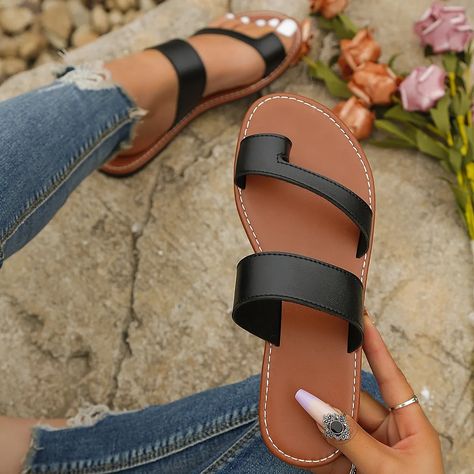 Summer Solid Color Flat Sandals Popular Open Toe Outdoor Slippers Casual Beach Women's Shoes Plus Types Of Shoes For Women, Open Shoes, Toe Ring Designs, Shoes Slides, Women Slippers Fashion, Casual Tote Bag, Open Toe Slippers, Roman Sandals, Outdoor Slippers