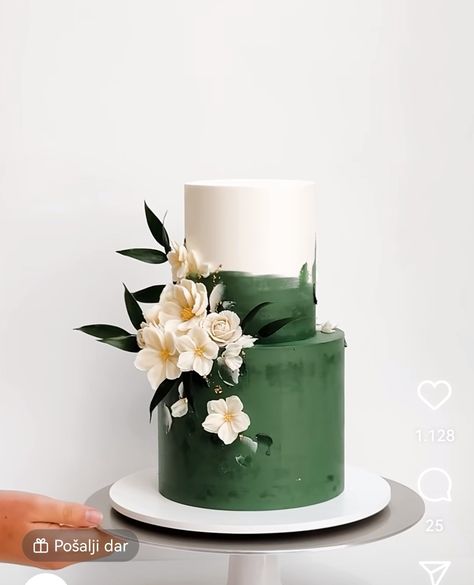 Wedding Cake Dark Green, Dark Green Cake, Forest Green Wedding Cakes, 1 Layer Wedding Cake, Dark Green Wedding Cakes, Wedding Cake Nature, Forest Theme Cakes, Rapunzel Cake Topper, Wedding Cake Dark