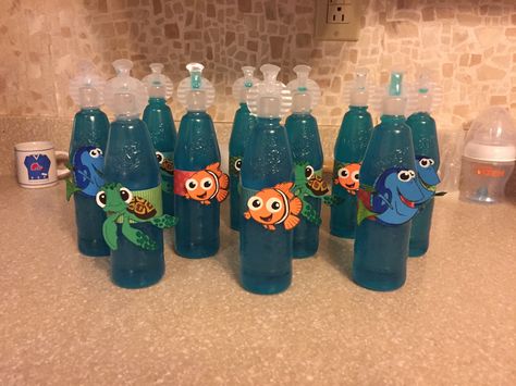 Finding Nemo Goodie Bag Ideas, Finding Nemo Party Snacks, Find Nemo Birthday Party, Finding Nemo Party Games, Diy Finding Dory Party Decorations, Nemo Food Ideas, Nemo Birthday Party Decorations Diy, Finding Nemo Birthday Party Decorations, First Birthday Nemo Theme