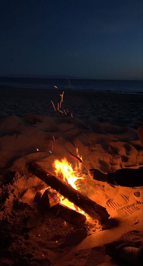 Fire On Beach Night, Beach Camping Aesthetic Night, Beach Fire Pit Aesthetic, Bonfire At The Beach Night, Fire Pit On Beach, Bonfire Beach Night, Fire On The Beach Night, Fire Pit Friends, Beach Fire Aesthetic