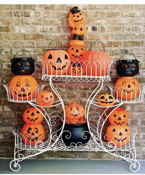 Kitschy Halloween, Halloween Blow Molds, Blow Molds, Vintage Halloween Images, Pumpkin Display, Orange Glow, Halloween Everyday, Halloween Front Porch, Whimsical Halloween