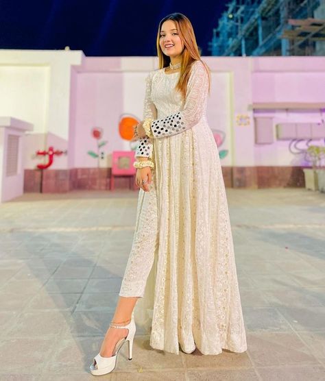 Rabeeka khan absolutely looking beautiful in this dress 👗 Naira Dress, Kurti Long, Simple Frock Design, Trendy Outfits Indian, Simple Frocks, Fancy Sarees Party Wear, Designer Bridal Lehenga, Designer Kurti Patterns, Beautiful Casual Dresses