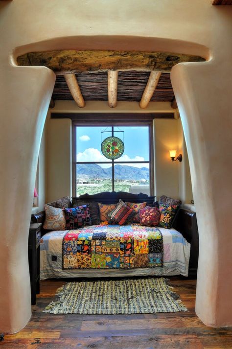 Silverking — Classic New Mexico Homes Adobe Home Interior, New Mexico Style Home, Santa Fe Style Decor, Modern Santa Fe Style, Japanese Minimalist Bedroom, Daybed Ideas, Mexico Homes, Southwest House Plans, Southwest Style Home