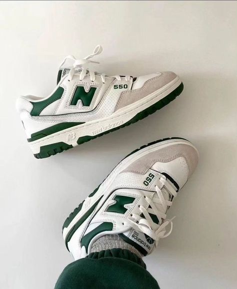 Unleash your style with the New Balance 550 in Green! 🍃✨ Inspired by vintage basketball sneakers, these kicks blend classic design with modern comfort. Featuring a premium leather upper and a cushioned midsole, the 550 offers durability and all-day wearability. 📸 Elevate your sneaker game with this timeless green hue, now available at SneaksPeek! #NewBalance #NB550 #GreenEdition #VintageVibes #SneakerStyle #Fashion #Streetwear #SneakerHeads #SneaksPeek #sneakersnepal New Balance 550 White Green, Doudoune The North Face, New Balance 550 White, Nb Shoes, Trendy Shoes Sneakers, Kicks Shoes, Green Sneakers, Shoe Inspiration, Hype Shoes